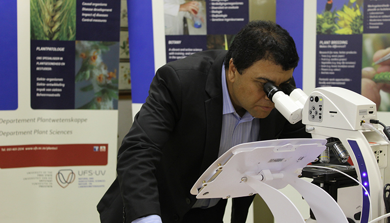 Prof Francis Petersen UFS hosts Africa’s largest microscope facility for undergraduate training