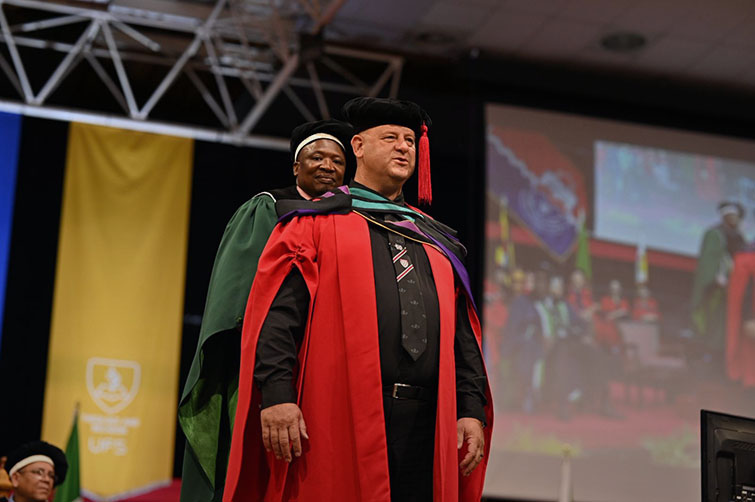 Dr Hannes Jansen van Vuuren