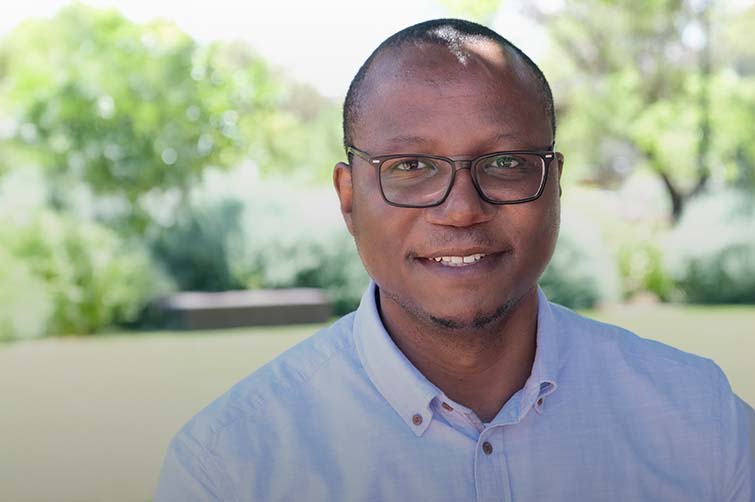 Dr Khangelani Moyo