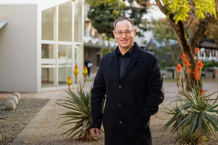 Dr Rouxan Fouche