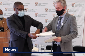 Prof Philippe Burger (Vice-Dean in the Faculty of Economic and Management Sciences, UFS) and Mr Busani Ncgaweni (Principal, NSG) at the NSG signing ceremony in Pretoria, 3 June 2021.