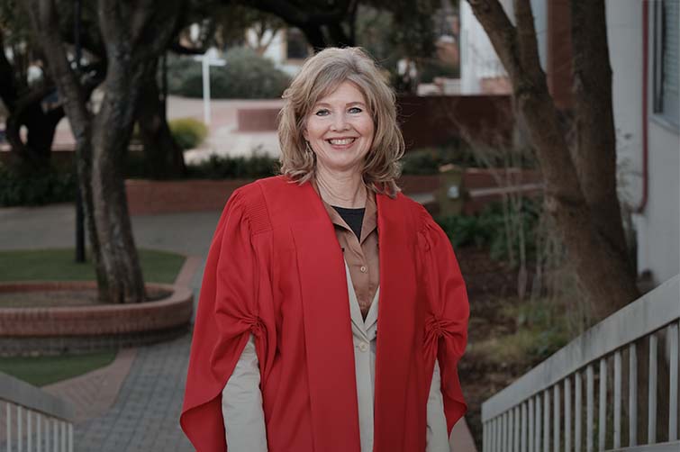 Prof Angelique van Niekerk