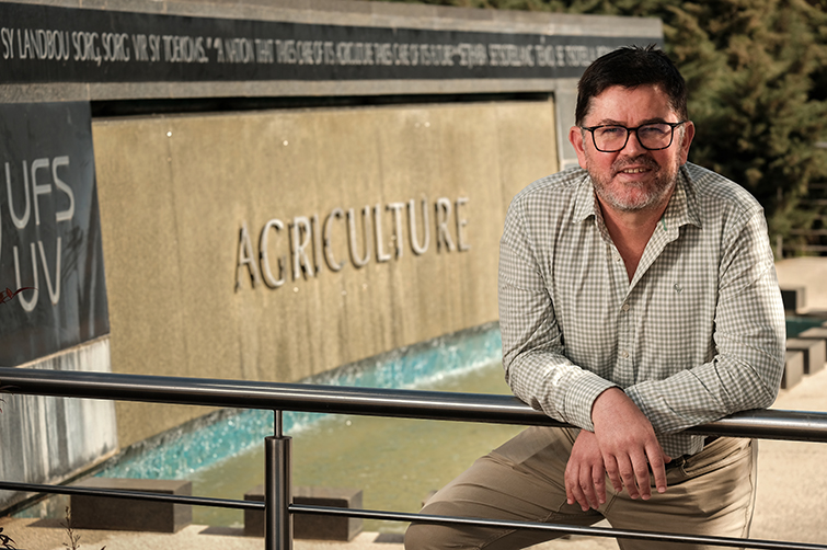 Prof Johan van Niekerk