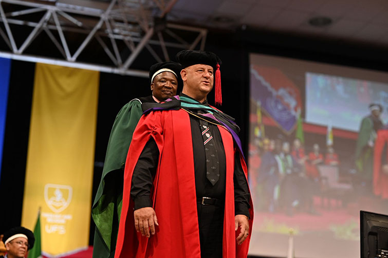 Dr Hannes Jansen van Vuuren