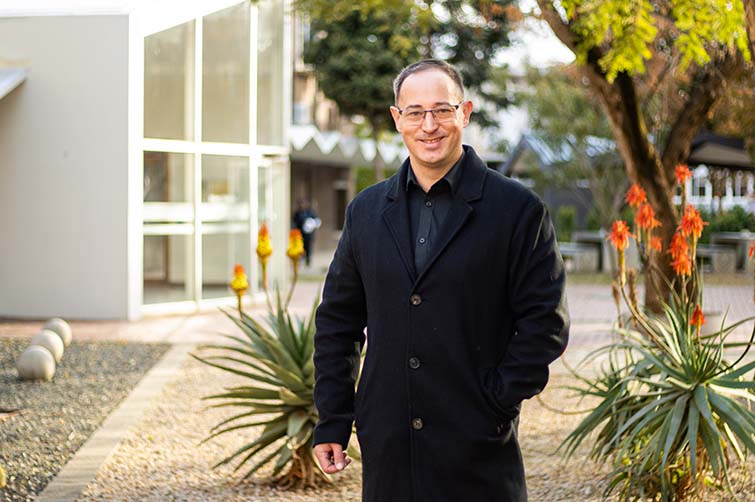 Dr Rouxan Fouche