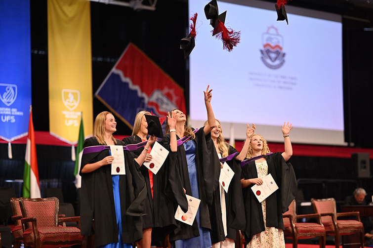 Friends Graduate Together