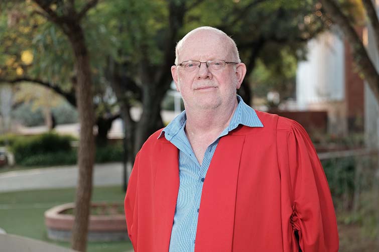 Prof Botma Visser