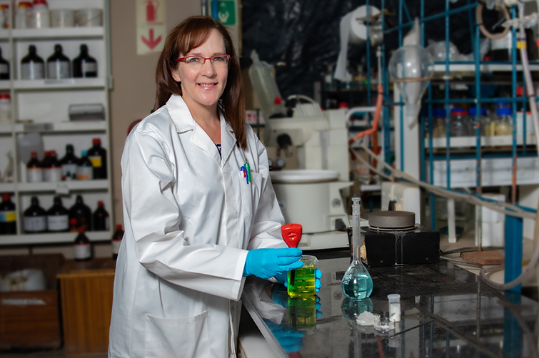 Prof Lizette Erasmus