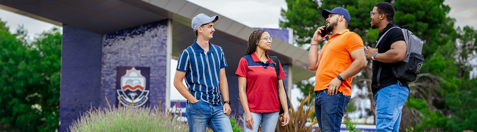 UFS Students in front of the Main Gate