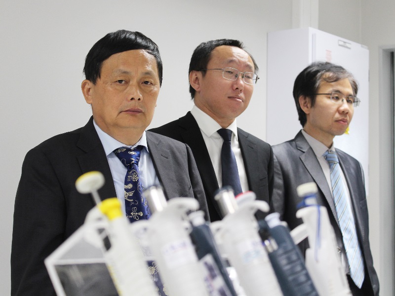 Mr Shen Long, Minister-Counsellor of the Science and Technology Section at the Chinese Embassy (left), Dr Li Yan, First Secretary of the Science and Technology Section (right), and Dr Pan Xu, Second Secretary of the Science and Technology Section during t