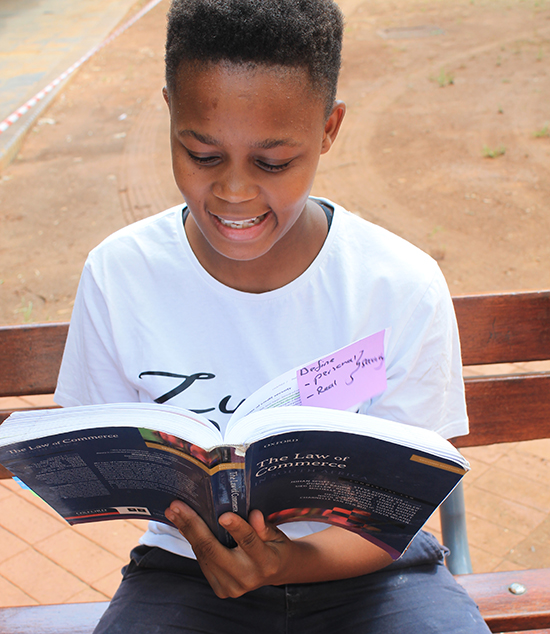 Kovsie donates text books to needy first-year student