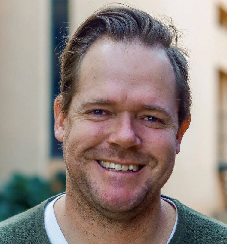 Dr Peet van Aardt