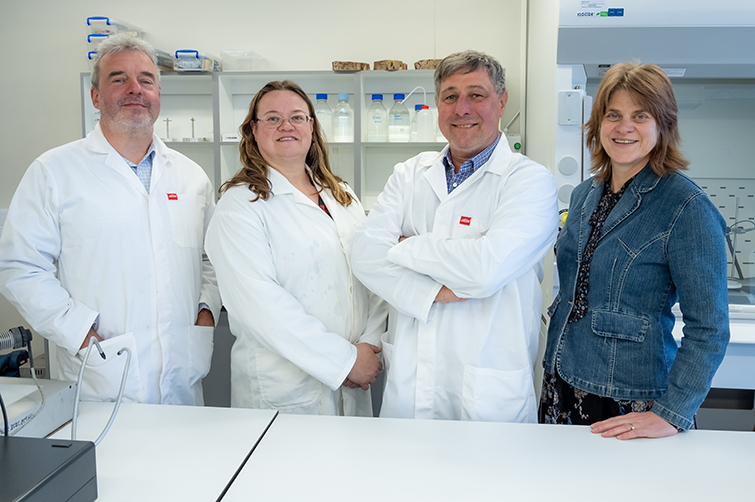 Drs Marinda Avenant, Programme Director at Centre for Environmental Management (CEM), Tascha Vos (CEM), Hilmar Börnick and Dirk Jungmann with the new equipment.