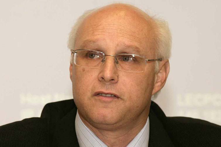 Prof Theo Neethling