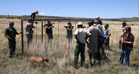 Description: News Photo - Undergraduate field trip Tags: News photo; undergraduates; field trip; field; trip