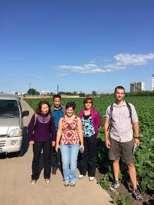 1. Dr van der Merwe & Chinese soybean breeders 1. Dr van der Merwe & Chinese soybean breeders
