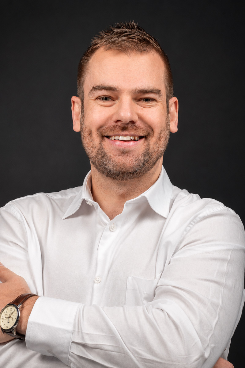 Dr Thinus Delport