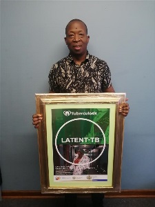 Shibashiba Moabelo Shibashiba Moabelo, Coordinator: HIV and AIDS office at Kovsie Health, with the certificate received from the Premier’s Office in the Free State.