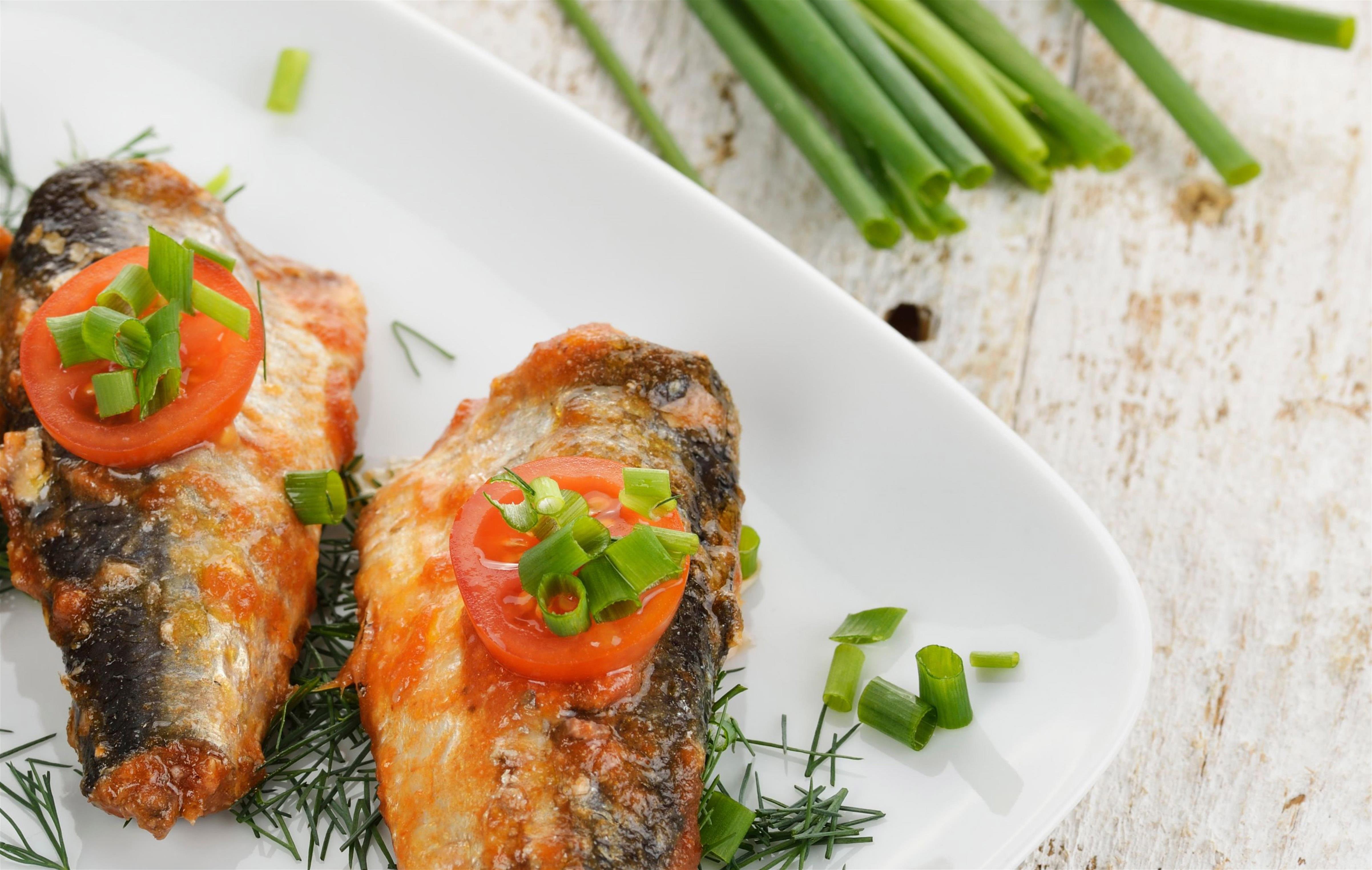 Pilchards in tomato sauce