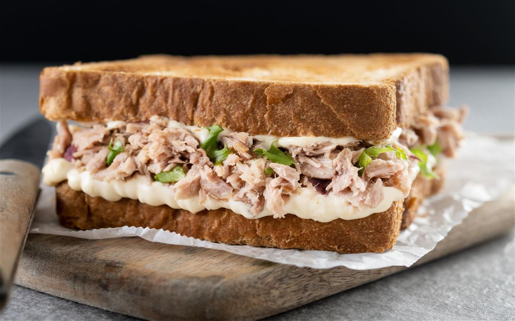Tuna sandwhich (3)